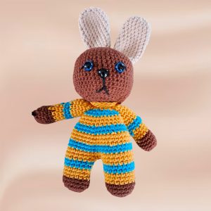 Lapin marron salopette bleu et jaune