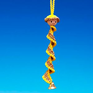 Petite guirlande jaune et doré, avec cloche et tête en bois