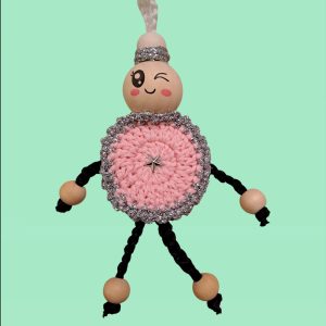 Bonhomme de Noël rond, au crochet rose et argenté, 5 boules en bois