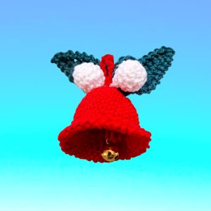 Cloche au crochet rouge et feuilles vertes