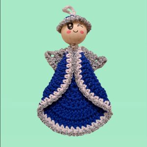 Petit ange au crochet bleu et argent