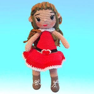 Poupée à la robe rouge