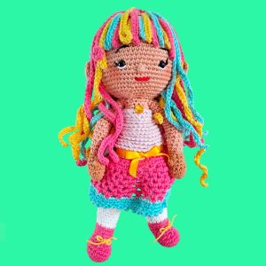 Poupée aux cheveux multicolores